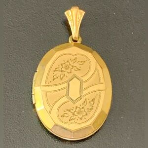 Vintage WH 1/20 12K Gold Filled Engraved Floral Oval Locket Pendant 6g
